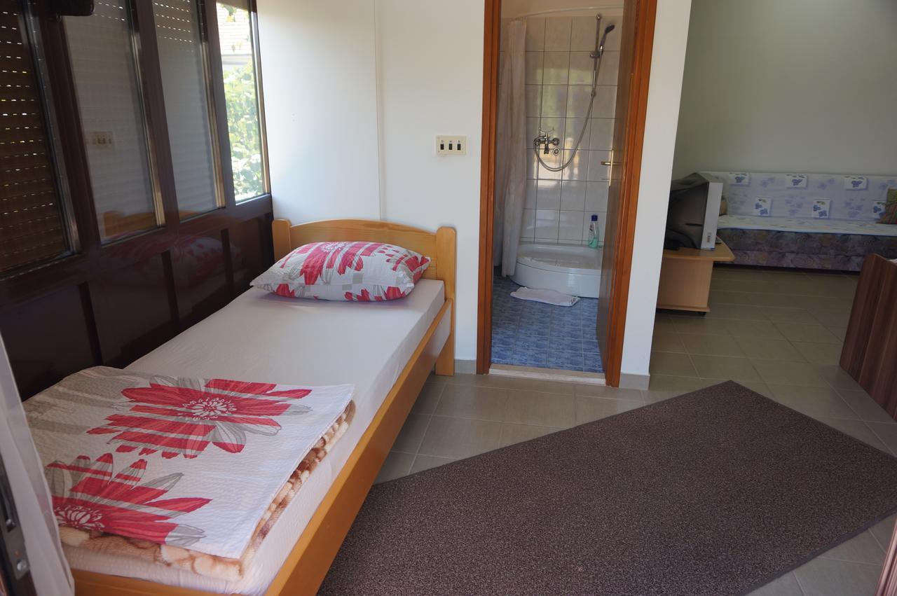 Apartments Bozic Требинье Экстерьер фото