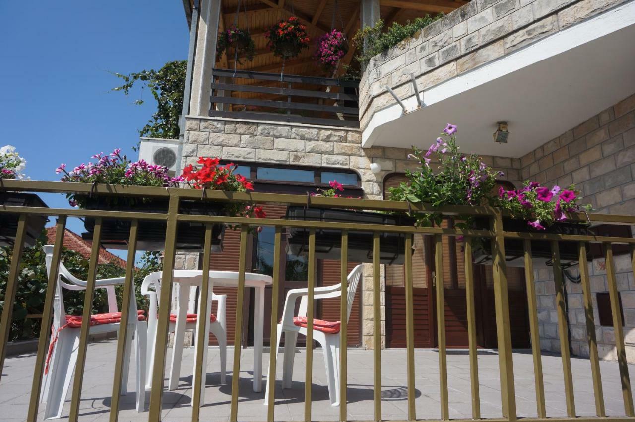 Apartments Bozic Требинье Экстерьер фото