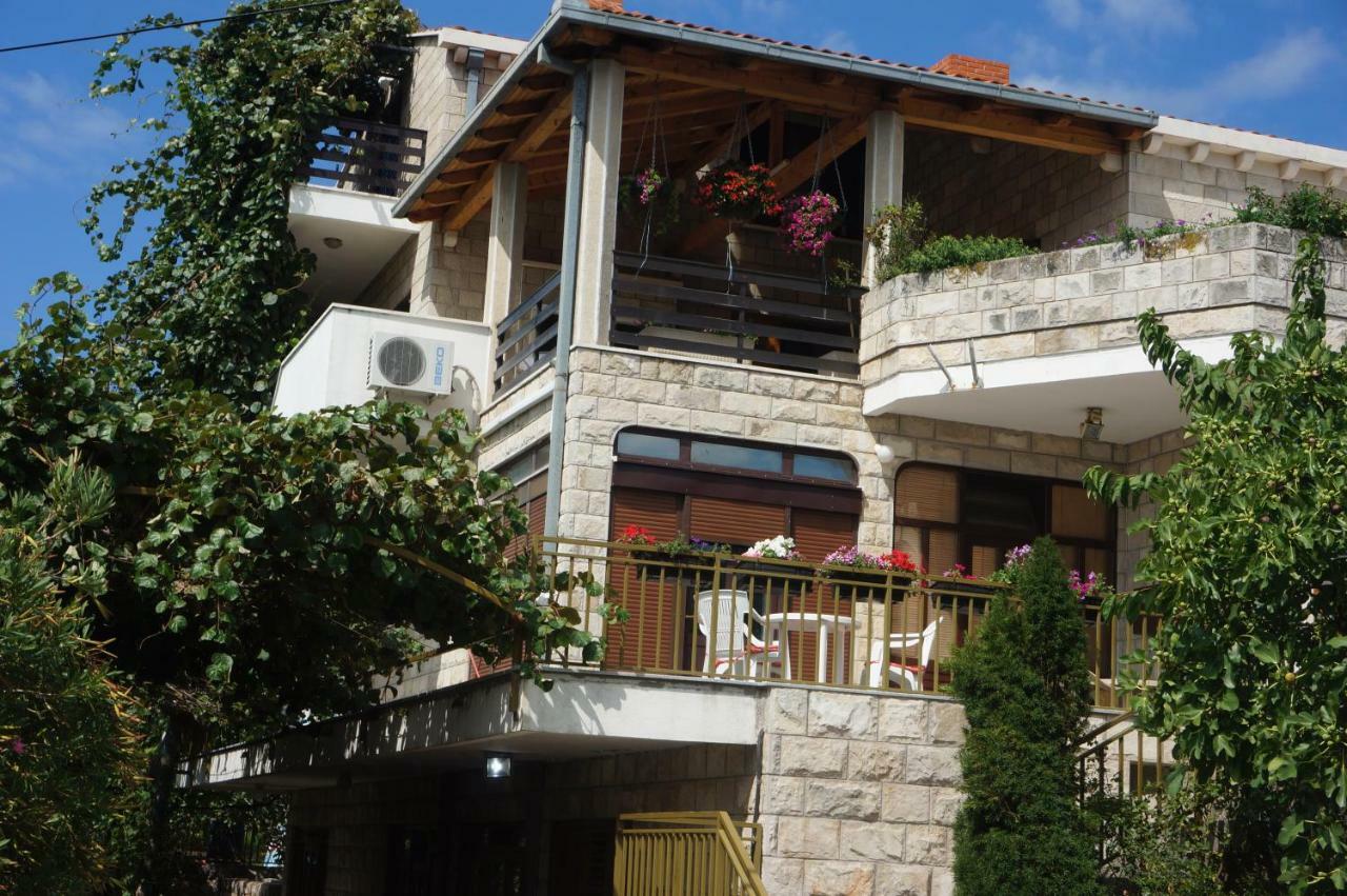 Apartments Bozic Требинье Экстерьер фото